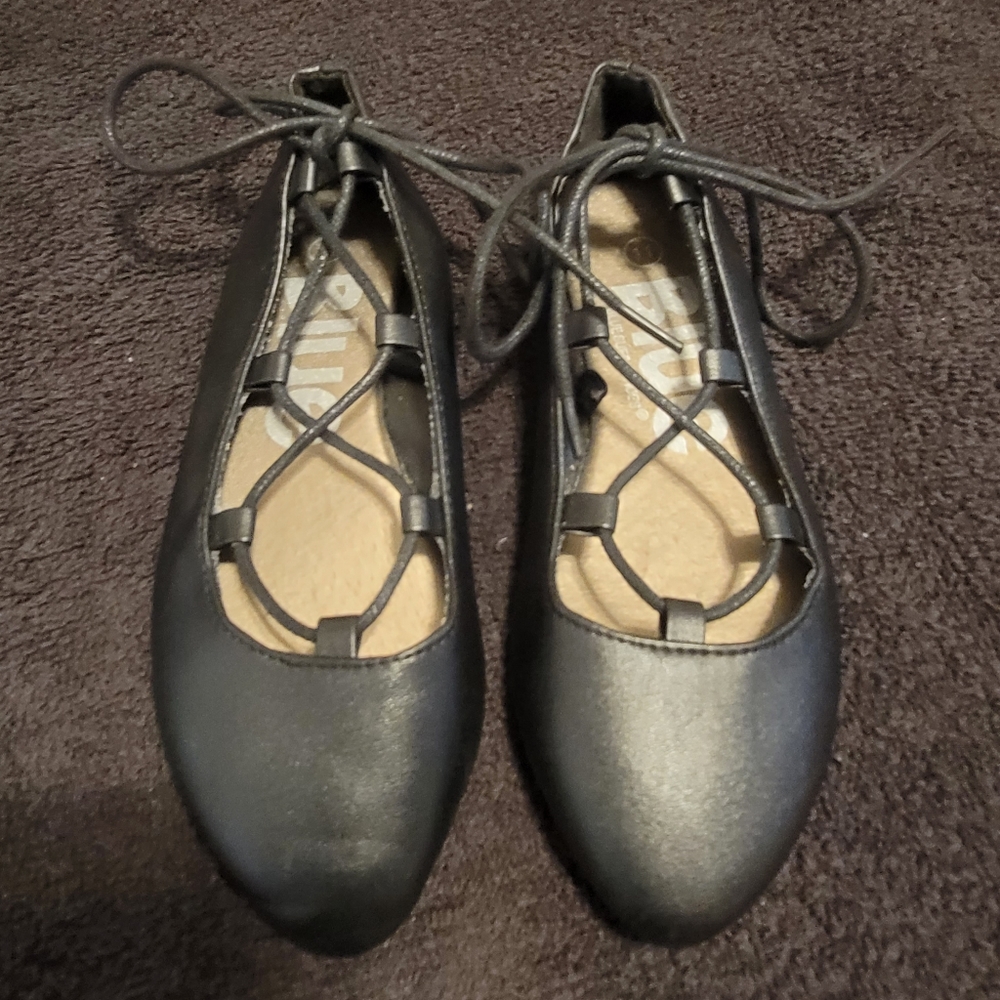 Girls shoes